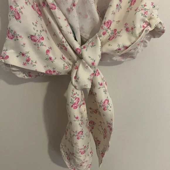 ZARA  CREAM FLORAL TIE HALTER NECK SATIN EFFECT CROP TOP SIZE LARGE - Picture 8 of 11